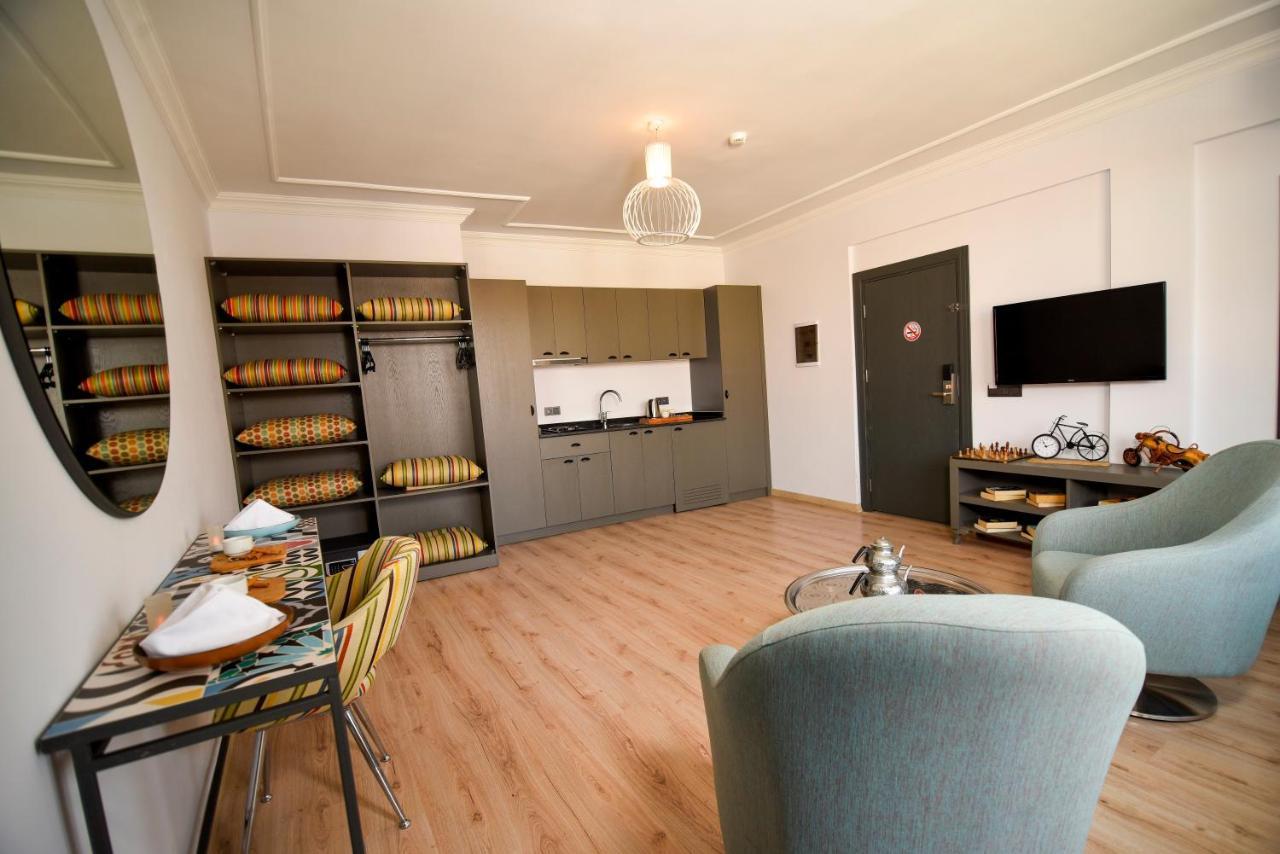 Daire Lovely Flat With Balcony Near Hadrian's Gate *